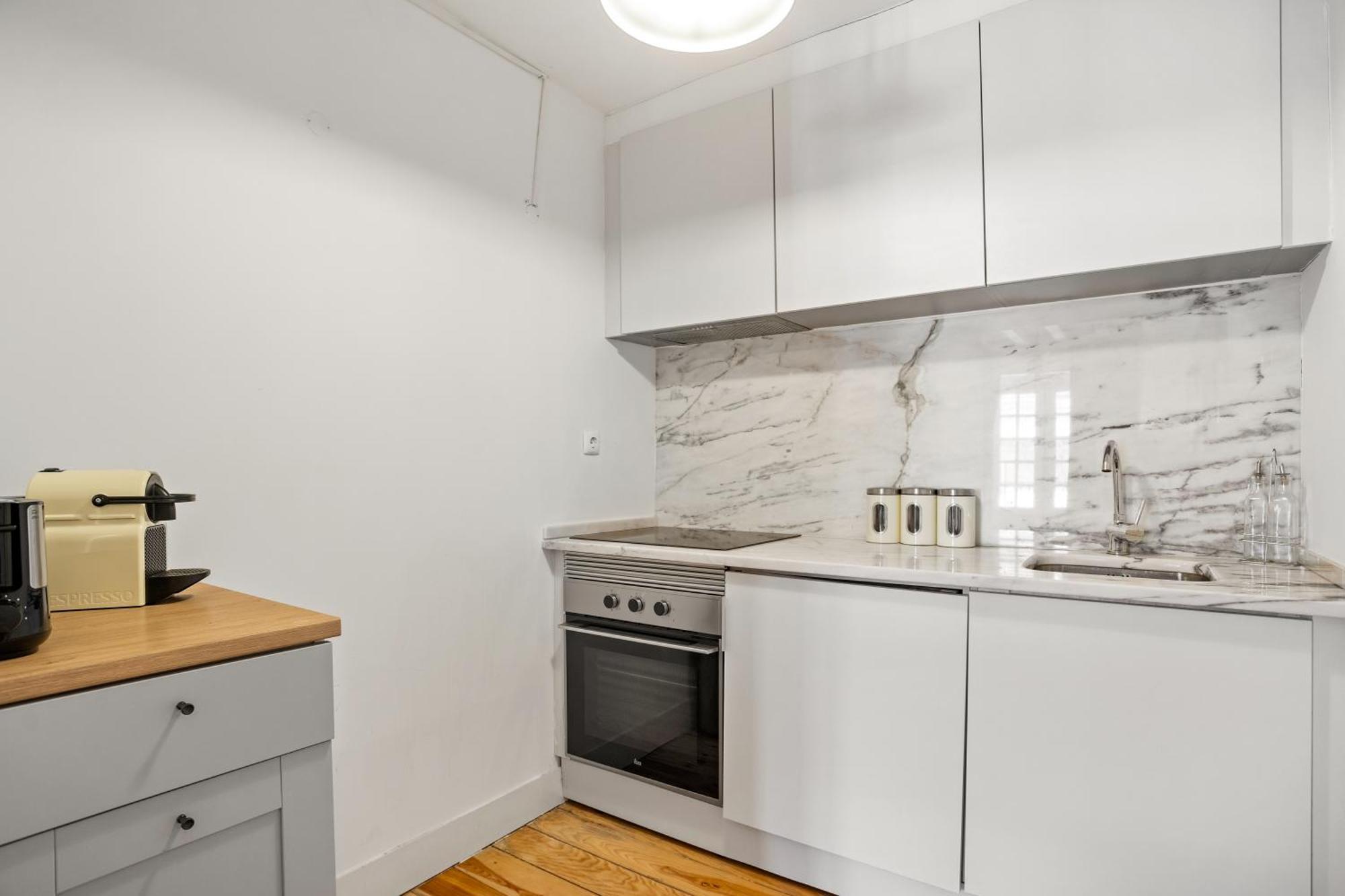 Spacious & Luxurious Penthouse In The Heart Of Apartment *