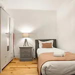 Spacious & Luxurious Penthouse In The Heart Of Lisbon